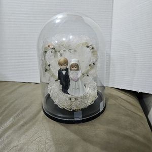 Beautiful Bride & Groom wedding topper with storage case.